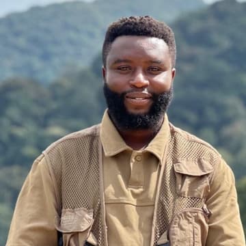 Portrait of Vincent Turyakira, Tour Guide at Cinnamon Holidays Safaris