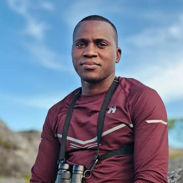 Portrait of Arshley Brian, Tour Guide at Cinnamon Holidays Safaris
